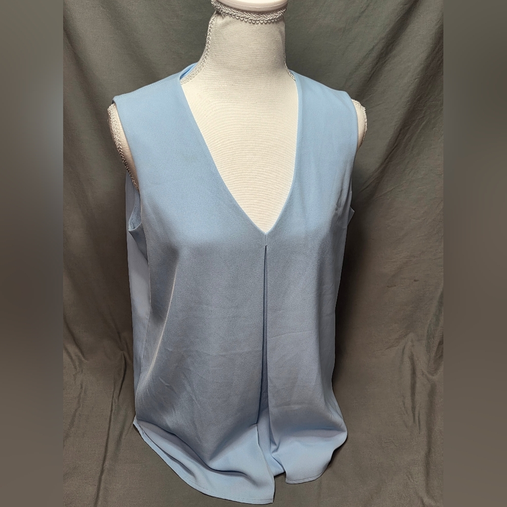 Calvin Klein Women’s Sleeveless Top Medium Light Blue Pleated Front Pullover